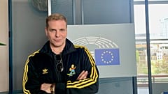 Kajdi Csaba azaz Cyla az EP épületében - Brüsszel, 2024. április 11.