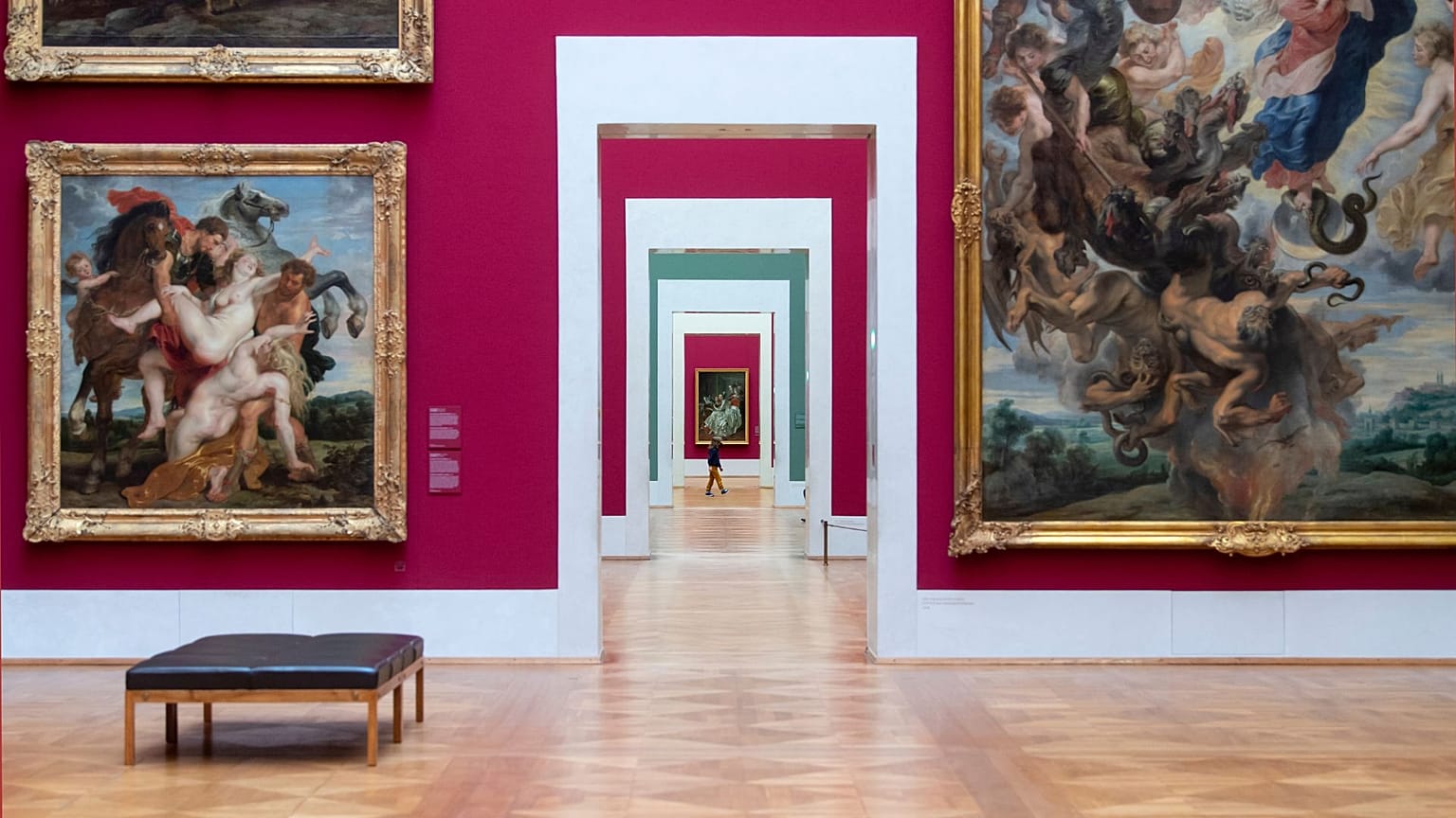نمایی از راهروهای موزه Pinakothek 