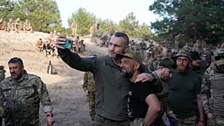 Ukrainische Soldaten auf Heimaturlaub in Kiew mit Bürgermeister Klitschko