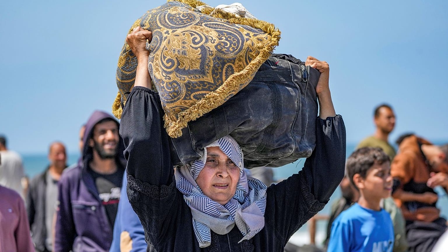 نازحون يحاولون الوصول إلى شمال غزة. 2024/04/14