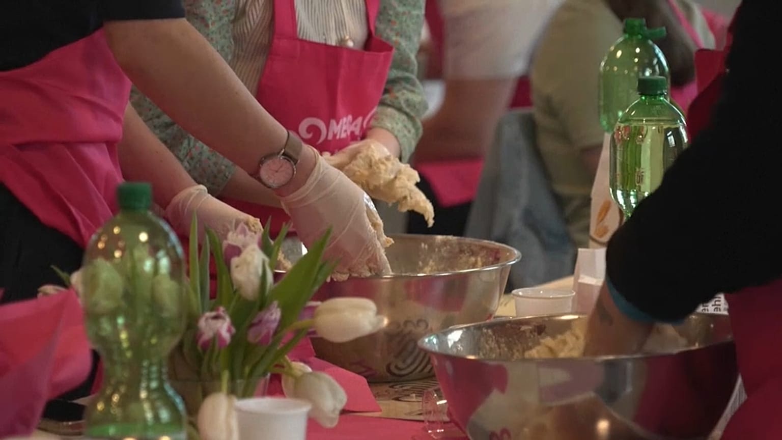 Captura de vídeo: preparativos de comida durante el festival