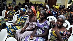 Imagen de algunas estudiantes de Chibok liberadas del cautiverio de Boko Haram, en Abuya, Nigeria, el domingo 7 de mayo de 2017.