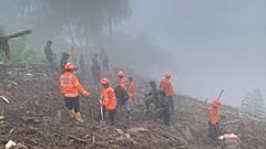 Endonezya'nın Sulawesi Adası'nda meydana gelen toprak kayması sonucu kaybolan kişileri arama kurtarma faaliyetleri devam ediyor