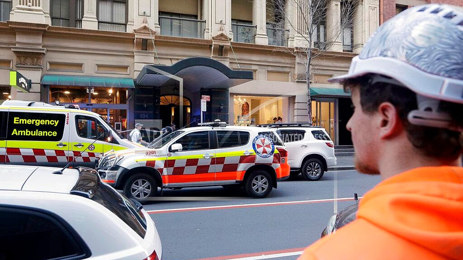 Polis, Sydney'deki bıçaklı saldırganın kadınları hedef aldığını duyurdu
