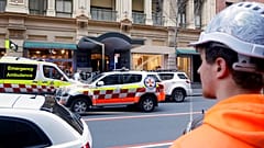 Polis, Sydney'deki bıçaklı saldırganın kadınları hedef aldığını duyurdu