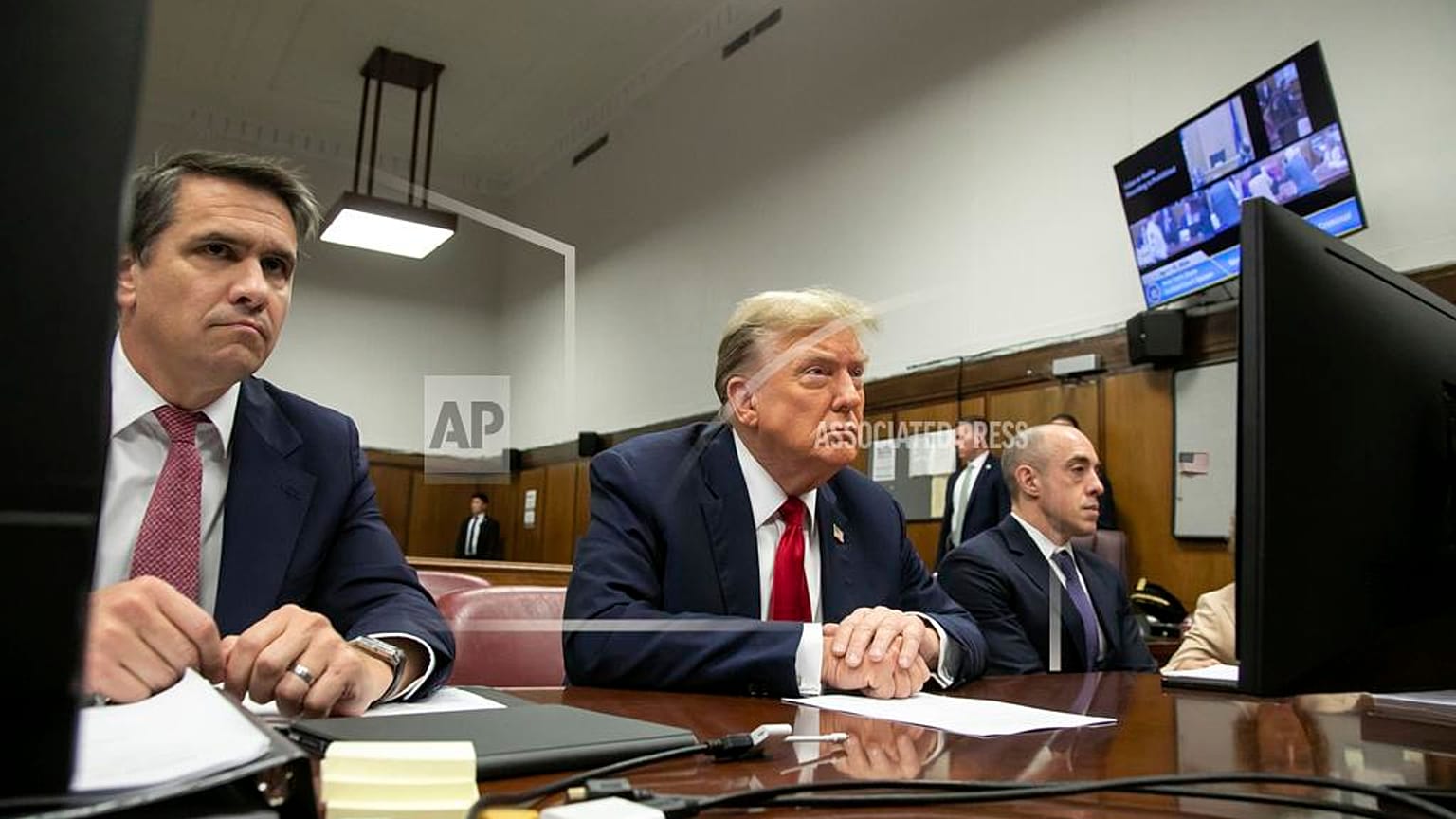 Trump, suçlu bulunması halinde dört yıla kadar hapis cezasına çarptırılabilir