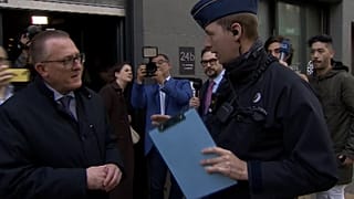 Momento en el que la Policía clausura el acto.