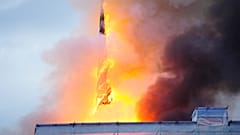 Kopenhagens Alte Börse steht in Flammen