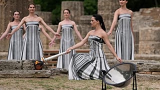La cérémonie traditionnelle de l'allumage de la flamme olympique à Olympe en Grèce, mardi 16 avril 2024.