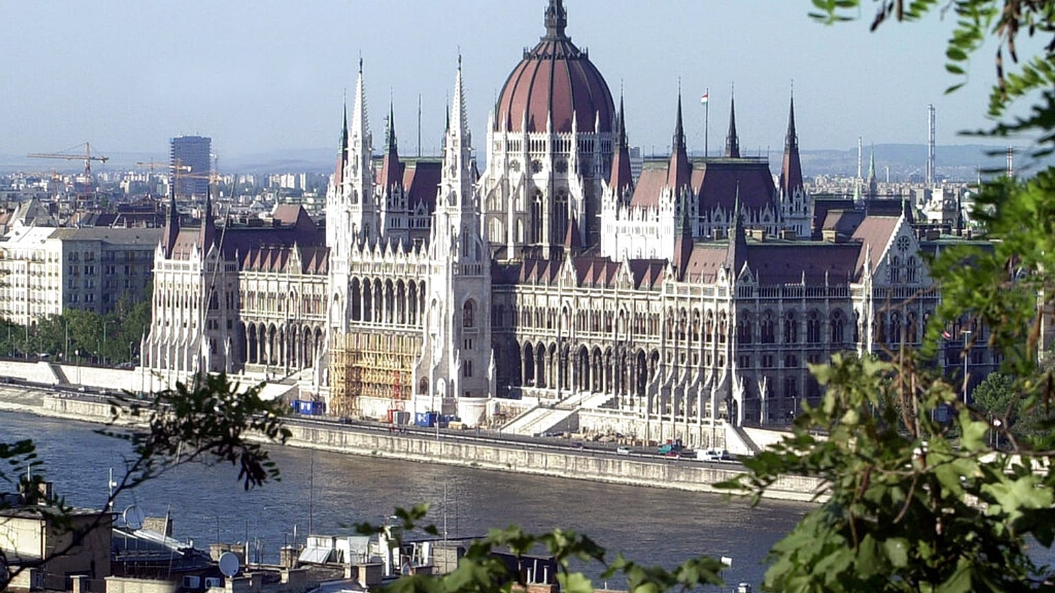ARCHÍV: az Országház épülete - Budapest, 2003. augusztus 18. 
