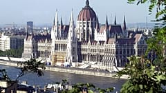 ARCHÍV: az Országház épülete - Budapest, 2003. augusztus 18. 