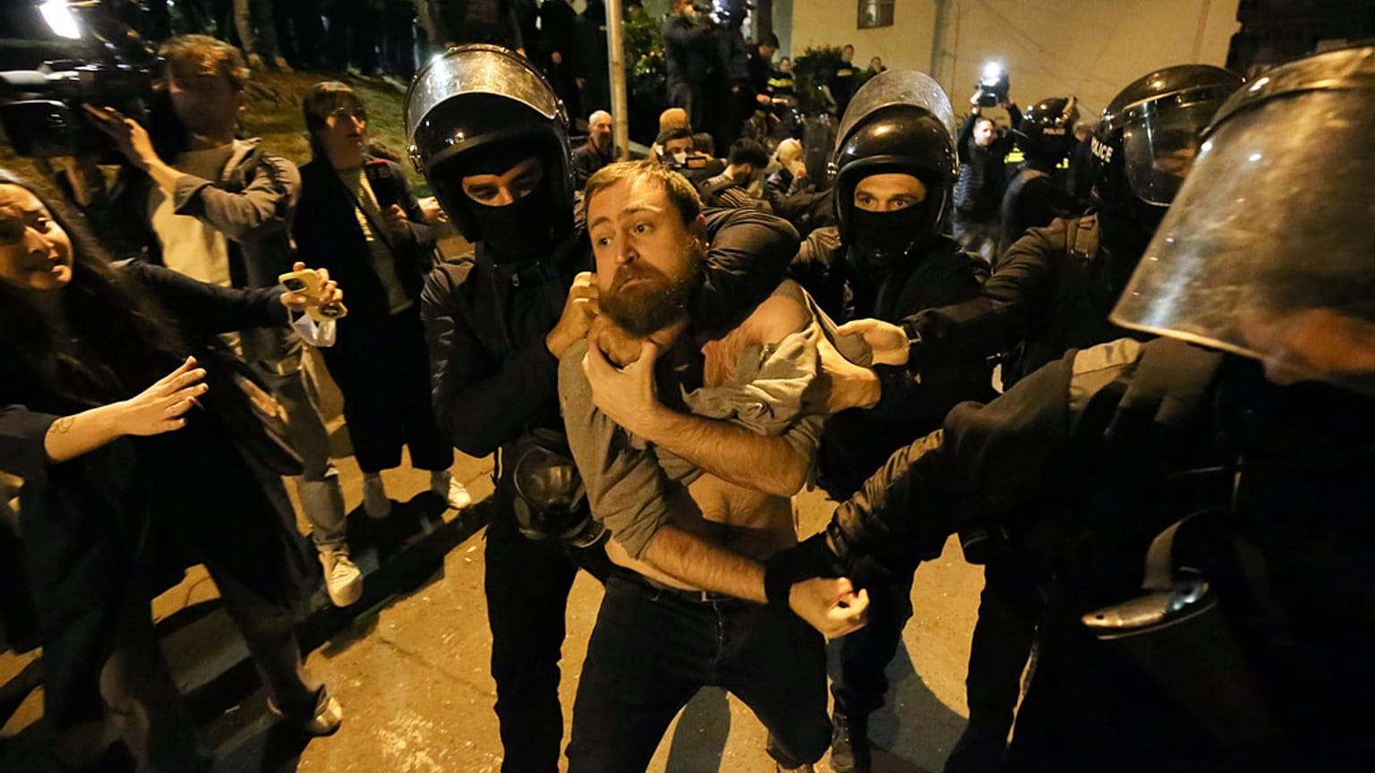Διαδηλώσεις στη Γεωργία για τον νόμο «ξένων πρακτόρων»