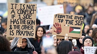 تظاهرات طرفداران حقوق فلسطینی‌ها با شعار «از نهر تا بحر» (عکس از آرشیو)