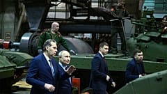 Vlagyimir Putyin orosz elnök az uralvagonzavodi üzemben