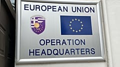 Das Hauptquartier von EUNAVFOR befindet sich in der griechischen Stadt Larissa.