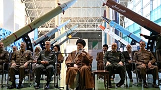 علی خامنه‌ای، رهبر جمهوری اسلامی ایران در جمع فرماندهان سپاه پاسداران و ارتش