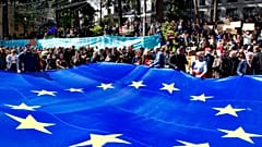 Die Europäische Union hat Georgien dringend aufgefordert, kein umstrittenes Gesetz über "ausländische Einflussnahme" zu verabschieden.