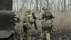 Orosz katonák támadják az ukránok állásait