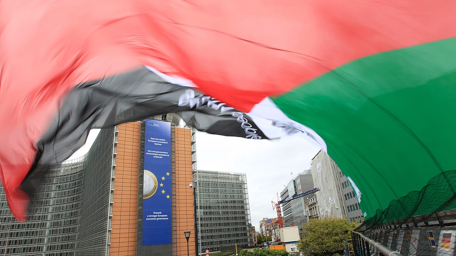 Drapeau palestinien devant la Commission européenne à Bruxelles