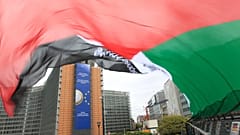 Drapeau palestinien devant la Commission européenne à Bruxelles