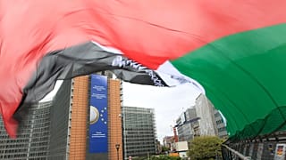 Drapeau palestinien devant la Commission européenne à Bruxelles