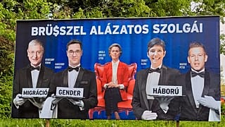 Plakát az út mentén, Pest megyében - 2024. április 21-én