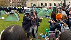Columbia Üniversitesi'nde Filistin yanlısı protestolara katılan öğrenciler gözaltına alındı