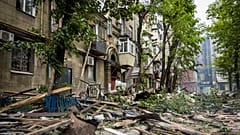 Von Raketen getroffene Wohnhäuser in der Region Dnipro in der Ukraine 