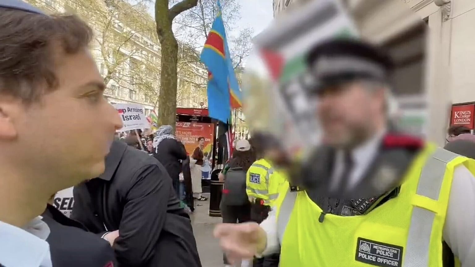 Képkocka a zsidó szervezet videójából