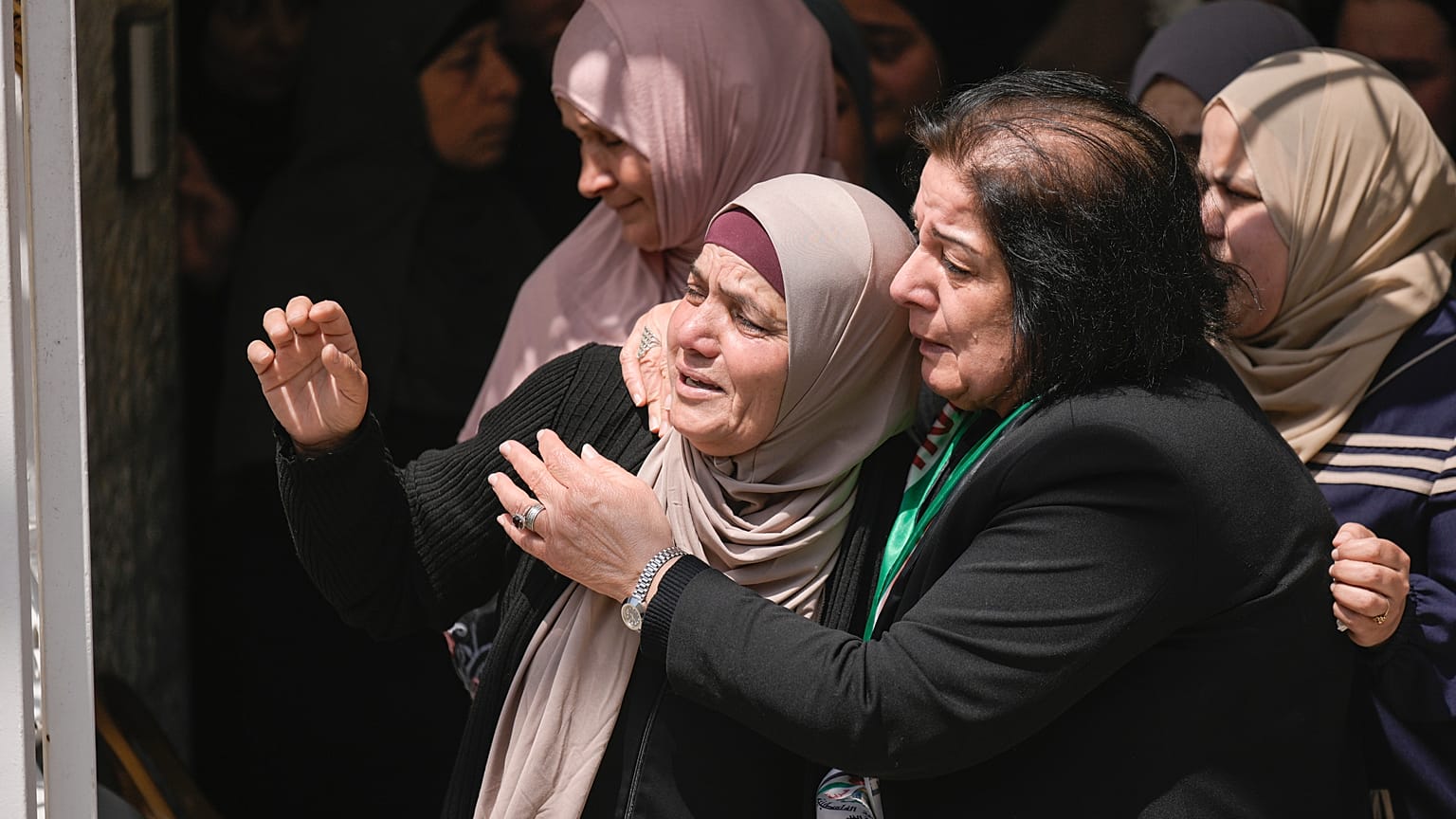توديع جثمان عمر حامد الذي قتله مستوطنون إسرائيليون في بيتين قرب رام الله، 14 أبريل، 2024.