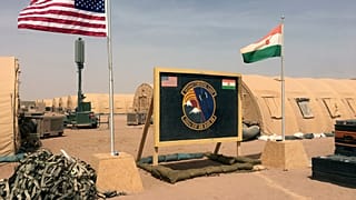 Nijer'in çekilmesini istediği Amerikan ordusunun bulunduğu hava üssüne Rus askerleri girdi