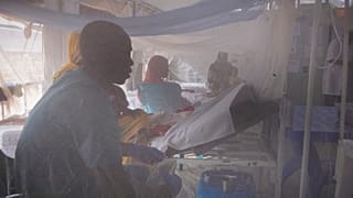Darfur'daki yüz binlerce kişi çatışmalardan kaçarak komşu Çad'daki kamplara sığındı