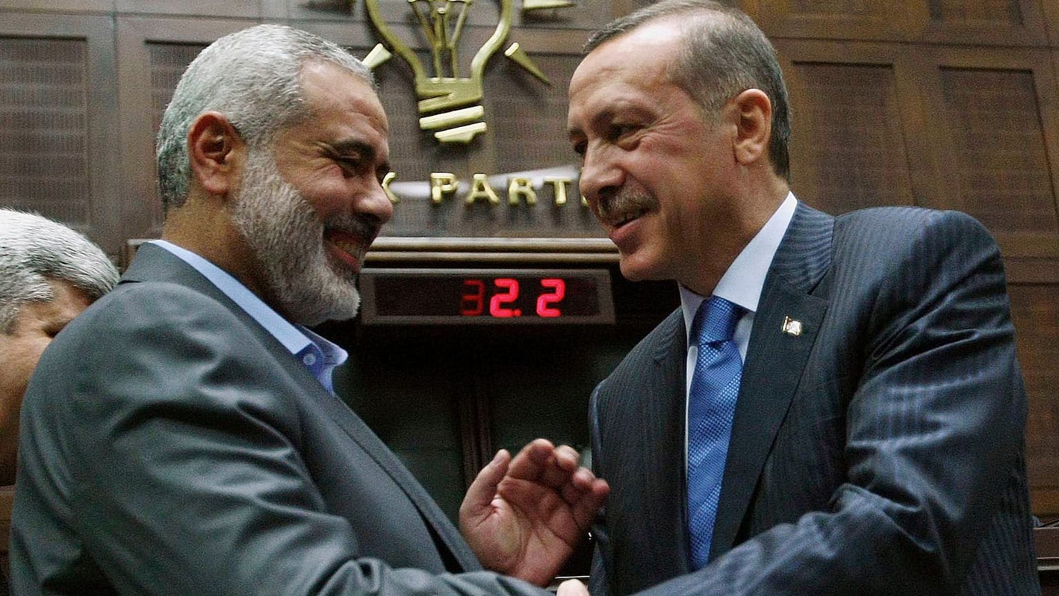 عکس آرشیوی از دیدار اسماعیل هنیه و رجب طیب اردوغان در پارلمان ترکیه