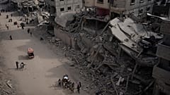 Destructions consécutives à une offensive aérienne et terrestre israélienne à Khan Younès, dans le sud de la bande de Gaza, le lundi 8 avril 2024.