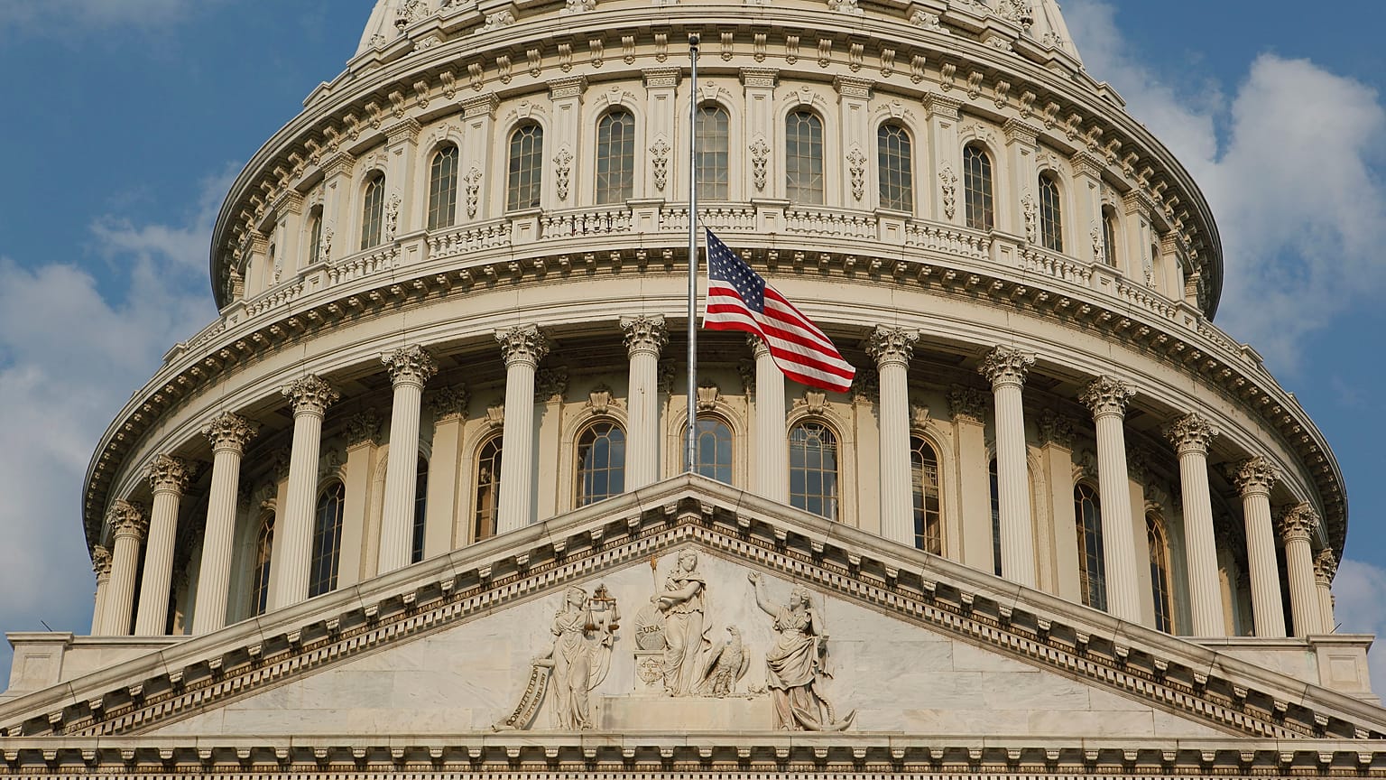 В нижней палате Конгресса состоялось решающее голосование по военной помощи Украине и другим союзникам США.
