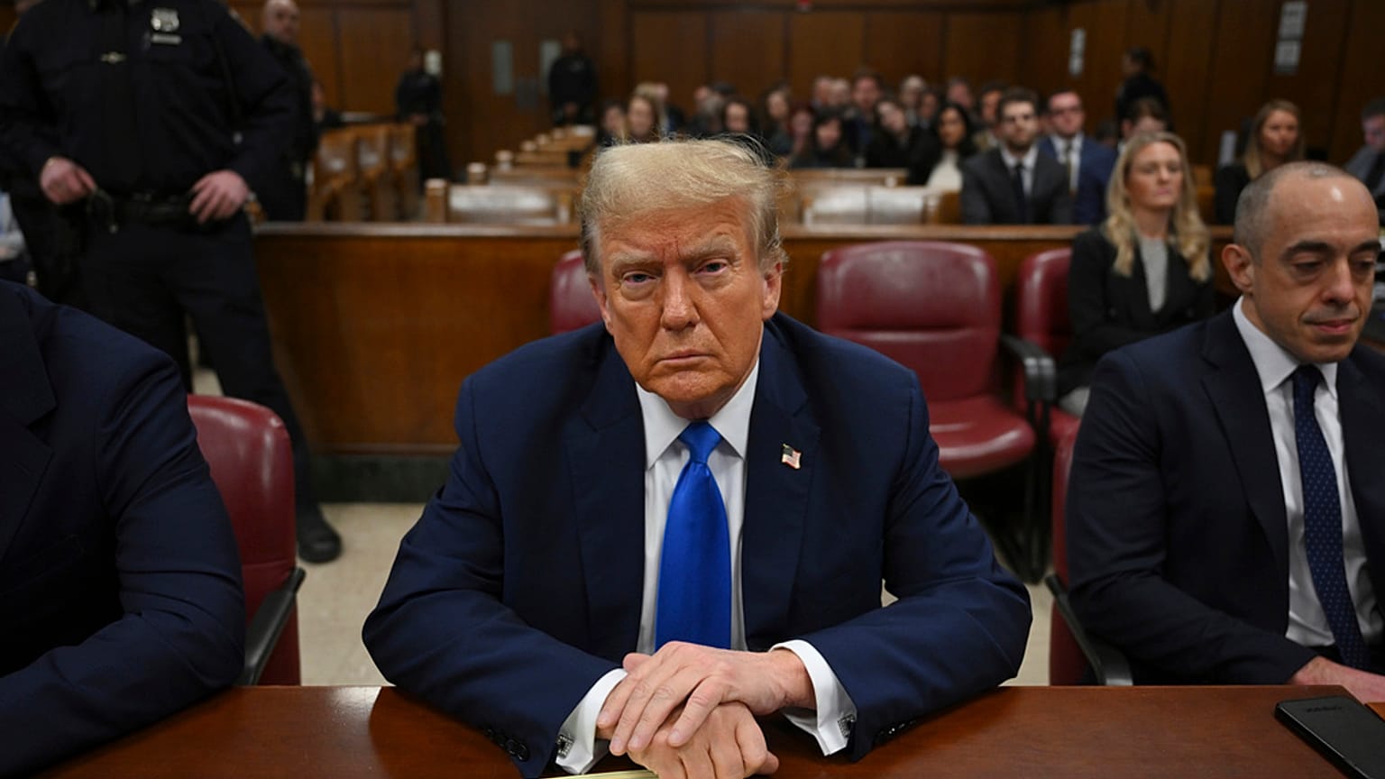 Trump a manhattani bírósági tárgyalás nyitó napján - 2024 április 22.