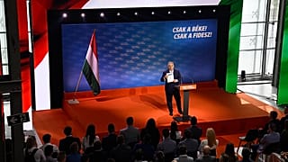 Открывая избирательную кампанию, Орбан резко раскритиковал Брюссель за "логику войны" в его политике