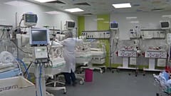 الأطفال الرضع في مستشفيات غزة