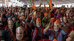 حامیان حزب بهاراتیا جاناتا (BJP)  با ماسک‌هایی از نارندرا مودی، نخست‌وزیر هند، ۳۱ مارس ۲۰۲۴