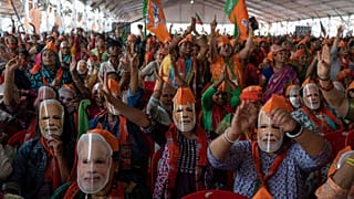حامیان حزب بهاراتیا جاناتا (BJP)  با ماسک‌هایی از نارندرا مودی، نخست‌وزیر هند، ۳۱ مارس ۲۰۲۴