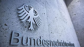 یکی از ورودیهای مقر سرویس اطلاعاتی فدرال آلمان (BND) در برلین.