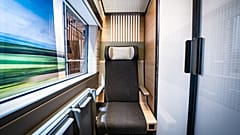 L'opérateur ferroviaire public Deutsche Bahn (DB) a dévoilé des projets de compartiments en verre dépoli où les voyageurs pourront passer des appels vidéo privés ou se "câliner". 