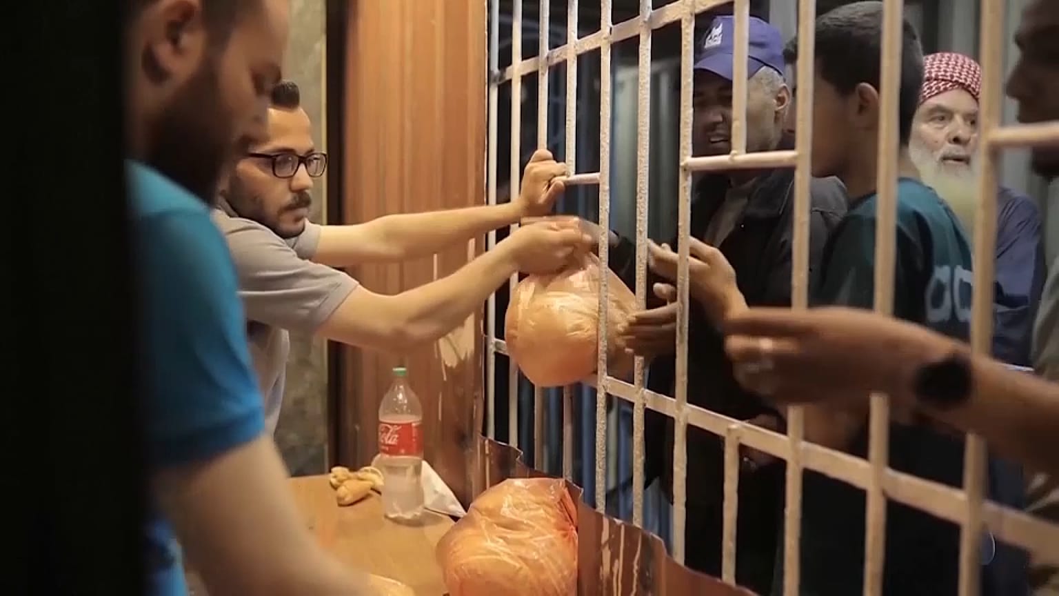بعض المخابز تعيد فتح أبوابها  