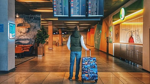 Air traffic controllers in France have called off a planned strike on Thursday.