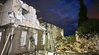 Odessa, Kherson, Kharkiv et Dnipro ont également été touchées par les bombardements russes mardi.
