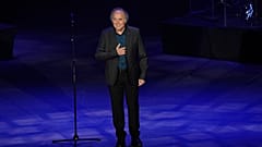 ARCHIVO: Serrat, durante su gira de despedida en México el 18 de mayo de 2022