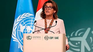 ARCHIVO: Ribera habla durante una sesión plenaria de la Cumbre del Clima de la ONU COP28, el sábado 9 de diciembre de 2023, en Dubái