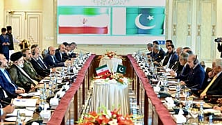 İran Cumhurbaşkanı İbrahim Reisi, bir süre önce gerilim yaşadığı komşusu Pakistan'a üç günlük resmi zyaret gerçekleştirdi