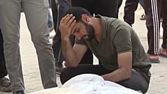تشييع جثامين ضحايا القصف الإسرائيلي في رفح - غزة. 2024/04/25. 