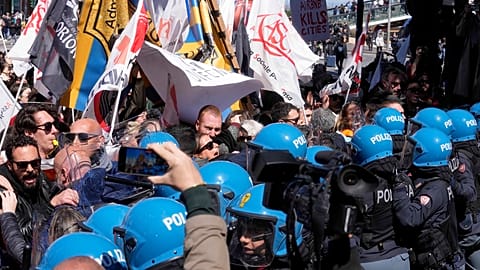 Venedik'e giriş ücretini kent sakinleri protesto etti